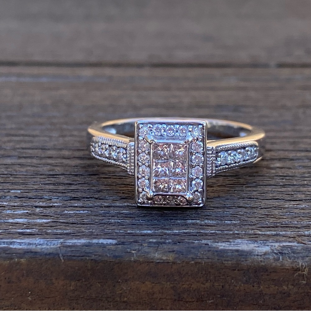 10K White Gold Diamond Promise/Engagement/Wedding Ring